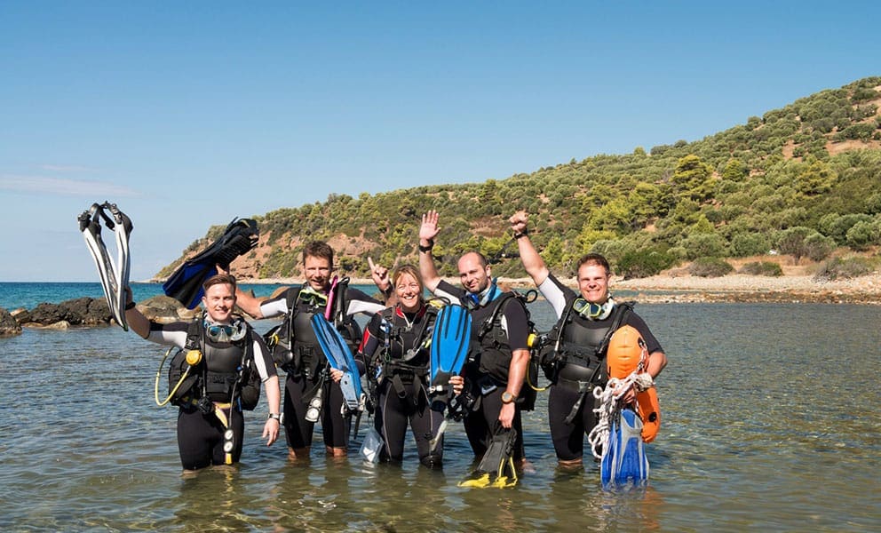 learn to dive or step up your diving qualification with one of the main dive certification agencies
